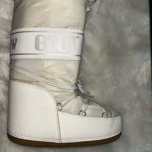Moon Boot White Winter Boots